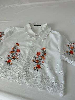 SHEIN Classic White Collared Button-Up Blouse